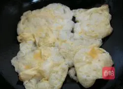 Illustration of how to make fried noodles with tomatoes, ham and eggs 8