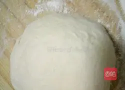 Illustration of how to make leek, egg and vermicelli buns 1