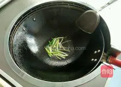 Illustration of how to make scallion oil noodles 3
