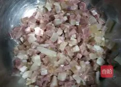 Illustration of how to make meat and egg pancakes 1