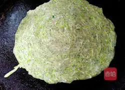 Illustration of how to make black bean noodles, zucchini and egg pancakes 10