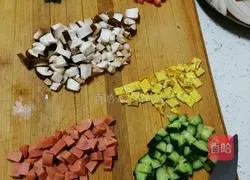 Illustration of how to make colorful fried rice 1