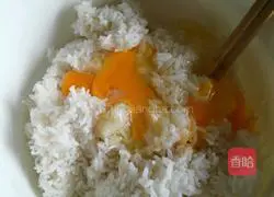 Illustration of how to make bacon, potato and egg fried rice (no obvious egg pieces) 3