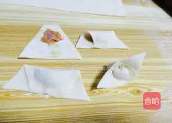 Illustration of how to make fresh meat wontons 12