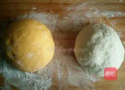 Illustration of how to make milk-flavored pumpkin two-color steamed buns 5