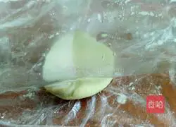 Illustration of how to make two-color dumpling skins 8