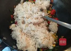 Illustration of how to make avocado mixed fruit and vegetable fried rice 9