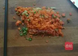 Illustration of how to make carrot and egg fried rice 2