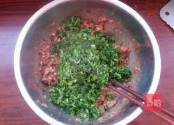 Illustration of how to make dumplings stuffed with beef and fennel 4