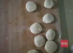 Illustration of how to make crispy sesame pancakes 3