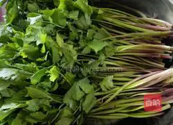 Celery leaves stuffed with dumplings Practice illustration 3