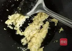 Illustration of how to make fungus, egg and shrimp dumplings 3