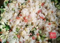 Illustration of how to make egg fried rice 13