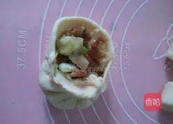 Illustration of how to make cabbage and meat buns 9