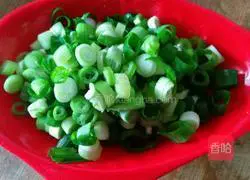 Illustration of how to make watermelon rind and pork stuffing dumplings 8