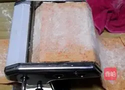 Illustration of how to make rainbow striped noodles 8