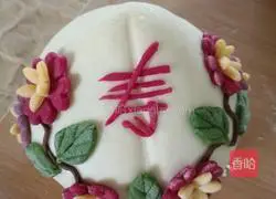 Illustration of how to make longevity peach with vegetable juice (flower buns) 11