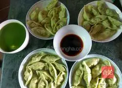 Illustration of how to make dumplings stuffed with pork and lotus root 12