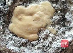 Illustration of how to make black sesame and brown sugar steamed buns 4