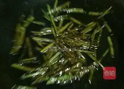 Illustration of how to make scallion oil noodles 4