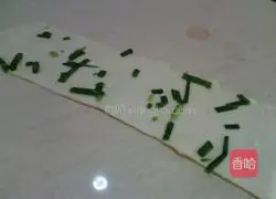 Illustration of how to make scallion pancake 9