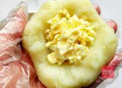 Illustration of how to make stringy potato cakes 8