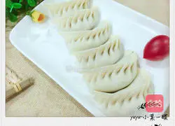 Illustration of how to make dumplings stuffed with chives and fresh meat 11