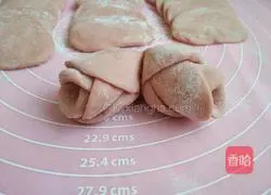 Illustration of how to make colorful rose steamed buns 11