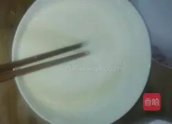 Illustration of how to make green onion and egg pancakes 1