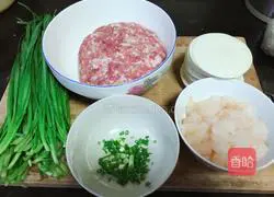 Illustration of how to make three fresh stuffed dumplings 1