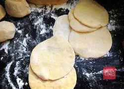 Illustration of how to make pumpkin, pork and vermicelli buns 9