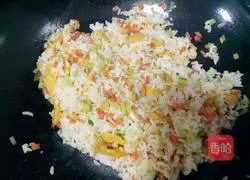 Illustration of how to make carrot, cucumber and egg fried rice 6