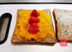 Illustration of how to make strawberry sandwich breakfast (Christmas occasion) 5