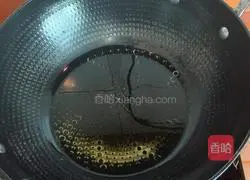 Illustration of how to make dumplings stuffed with pork and sophora flower stuffing 8