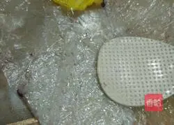 Illustration of how to make egg cake and purple potato stuffed rice with meat filling 12