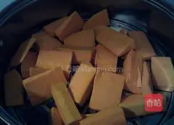 Illustration of how to make pumpkin steamed buns 1