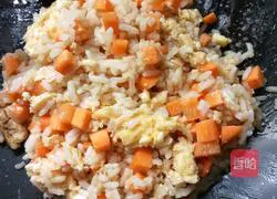 Cucumber, carrot and egg fried rice (vegetable egg fried rice) recipe illustration 6