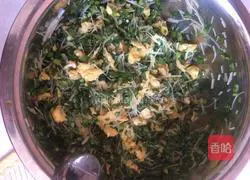 Illustration of how to make leek and egg dough dumplings 6