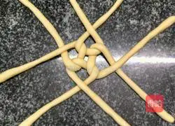 Illustration of how to make hydrangea steamed buns 3