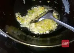 Illustration of how to make colorful egg fried rice 4