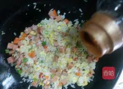 Illustration of how to make egg fried rice 7