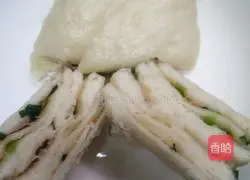 Illustration of how to make steamed buns stuffed with meat and chives 10