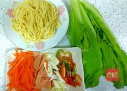 Illustration of how to make fried noodles with ham 1