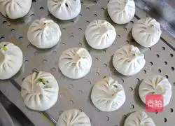 Illustration of how to make egg and leek buns 5