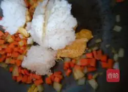 Illustration of how to make egg fried rice 8