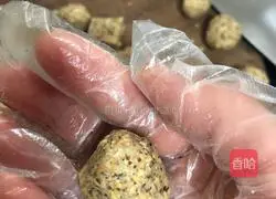 Illustration of how to make glutinous rice balls stuffed with peanuts and walnuts 6