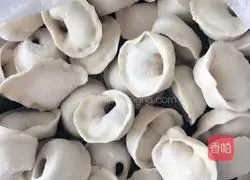 Illustration of how to make leek, egg and shrimp skin dumplings 8