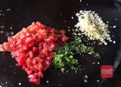 Illustration of how to make minced pork noodles 2