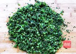 Illustration of how to make amaranth and meat dumplings 3