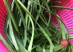 Illustration of how to make leek and egg dumplings 4